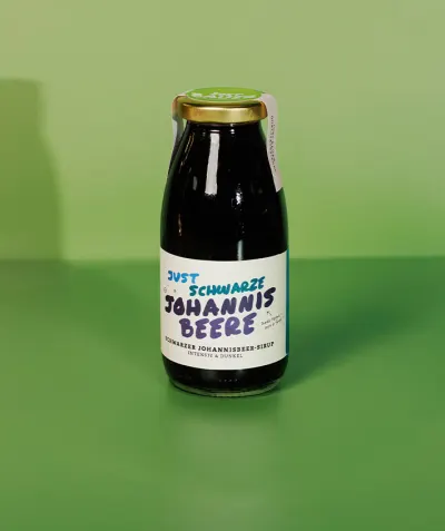 Schwarzer Johannisbeer-Sirup